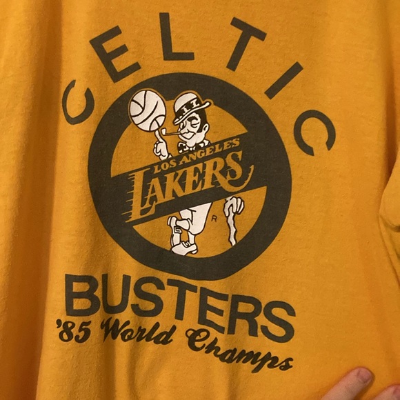 1985 Los Angeles Lakers “Celtic Busters” ‘85 World Champs t-shirt - Picture 3 of 3